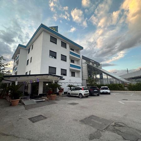 Hotel Clinton كازوريا المظهر الخارجي الصورة