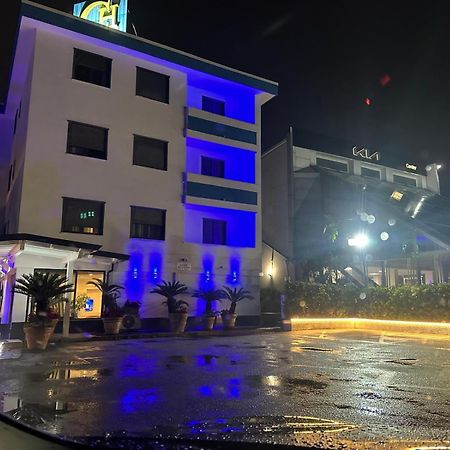 Hotel Clinton كازوريا المظهر الخارجي الصورة