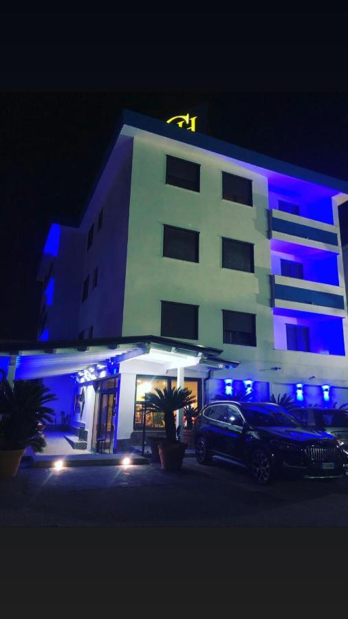 Hotel Clinton كازوريا المظهر الخارجي الصورة