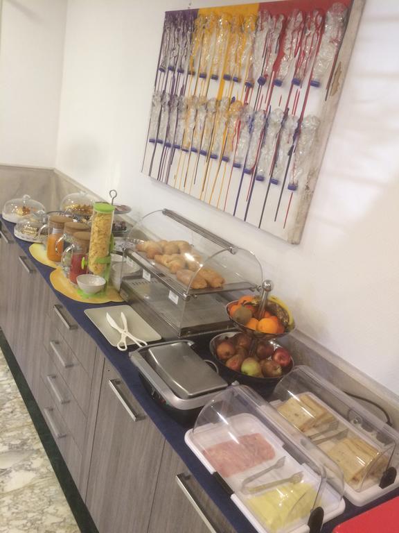 Hotel Clinton كازوريا الغرفة الصورة