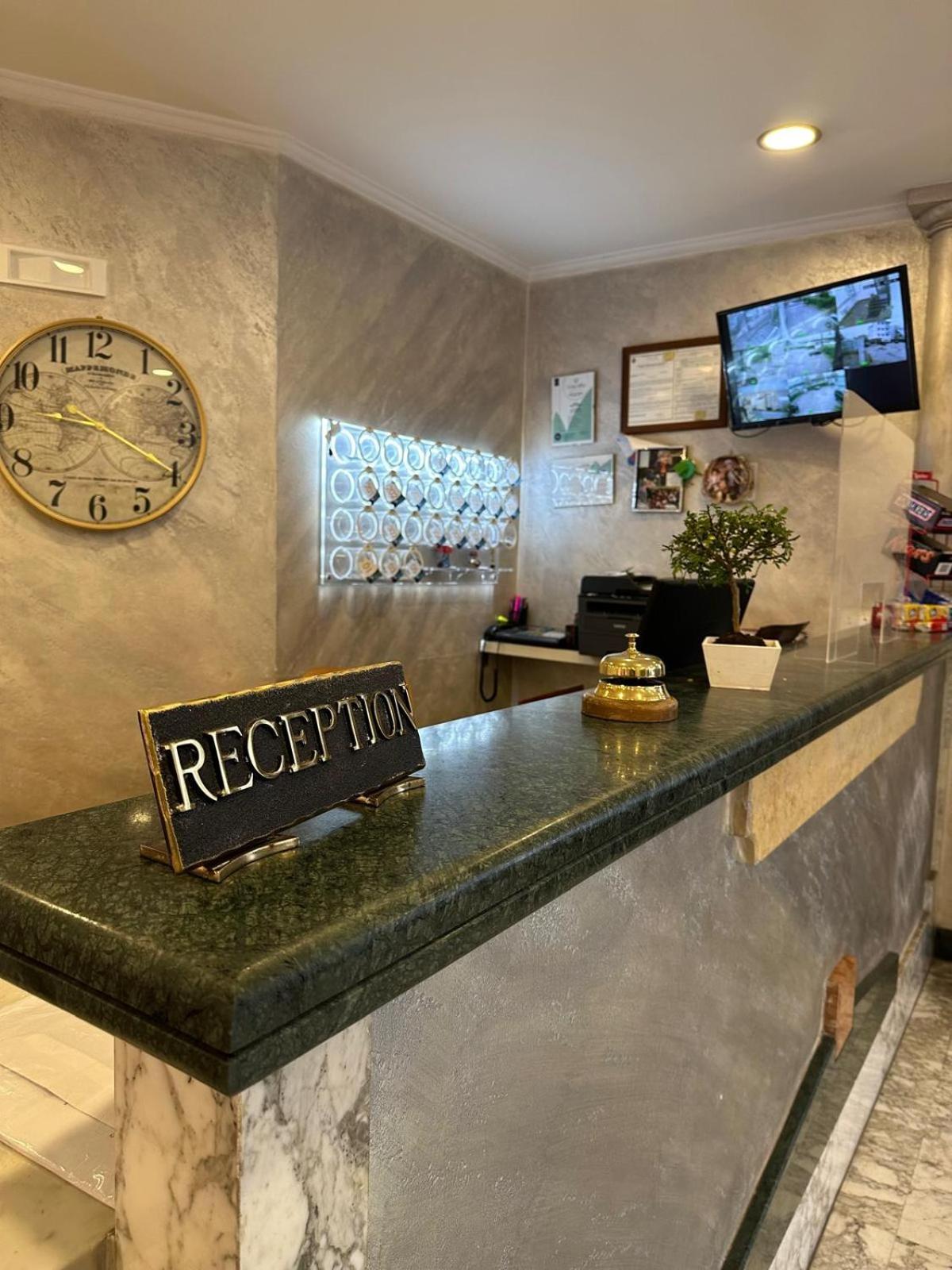 Hotel Clinton كازوريا المظهر الخارجي الصورة
