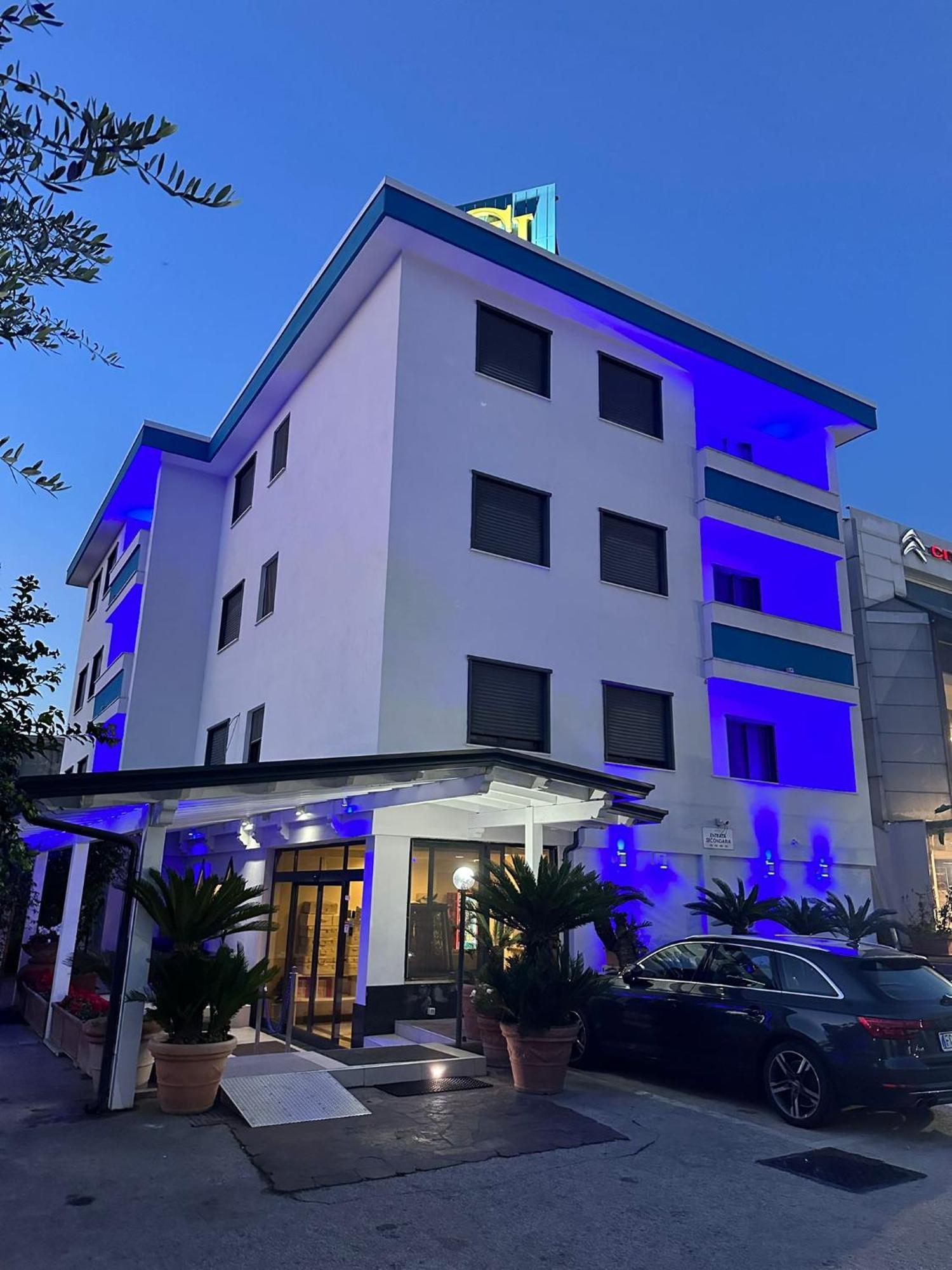 Hotel Clinton كازوريا المظهر الخارجي الصورة