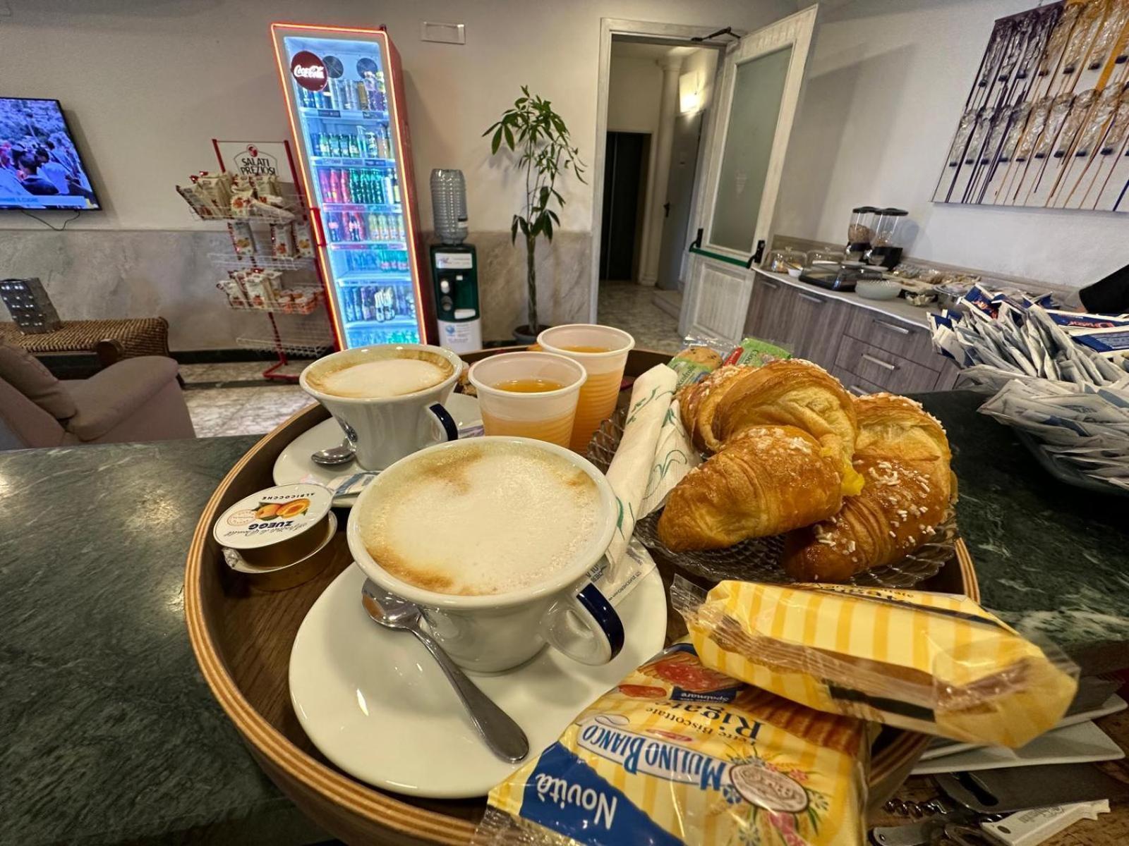 Hotel Clinton كازوريا المظهر الخارجي الصورة