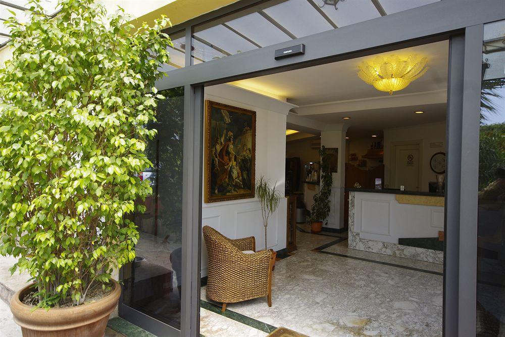 Hotel Clinton كازوريا المظهر الخارجي الصورة