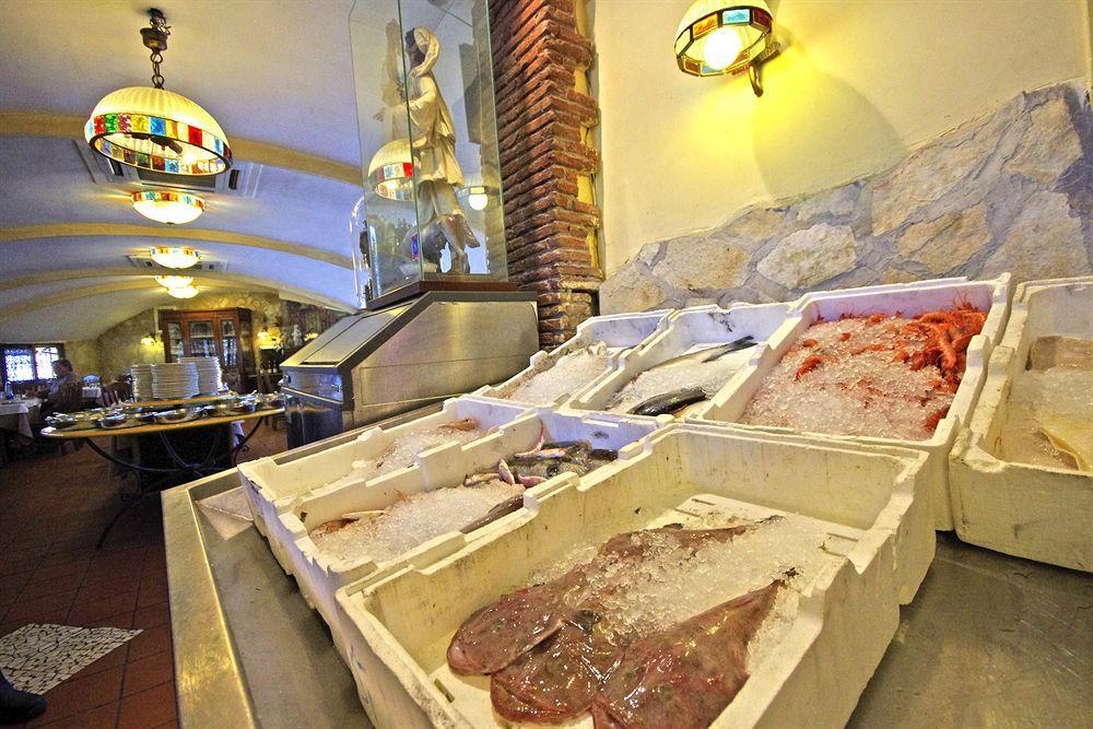 Hotel Clinton كازوريا المظهر الخارجي الصورة