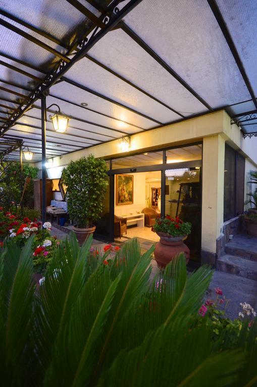 Hotel Clinton كازوريا المظهر الخارجي الصورة