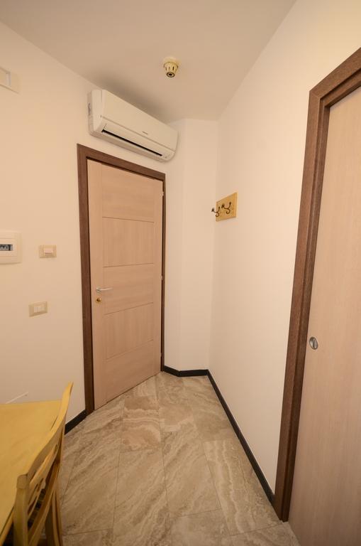 Hotel Clinton كازوريا المظهر الخارجي الصورة