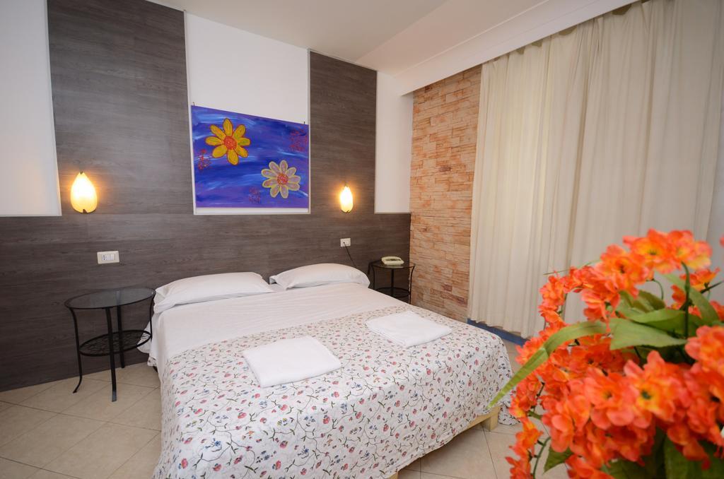 Hotel Clinton كازوريا المظهر الخارجي الصورة