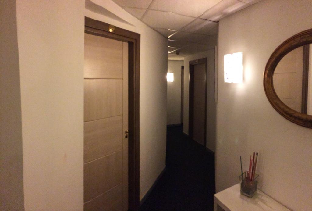 Hotel Clinton كازوريا المظهر الخارجي الصورة