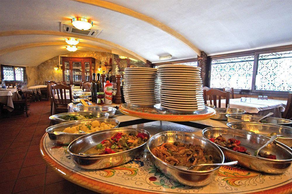Hotel Clinton كازوريا المظهر الخارجي الصورة