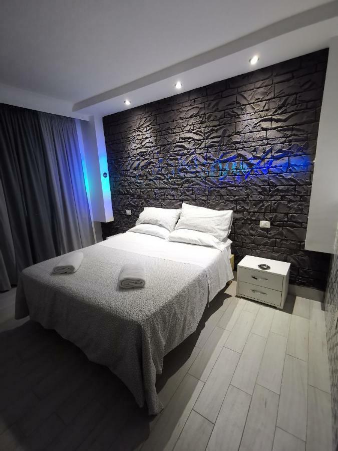 Hotel Clinton كازوريا المظهر الخارجي الصورة