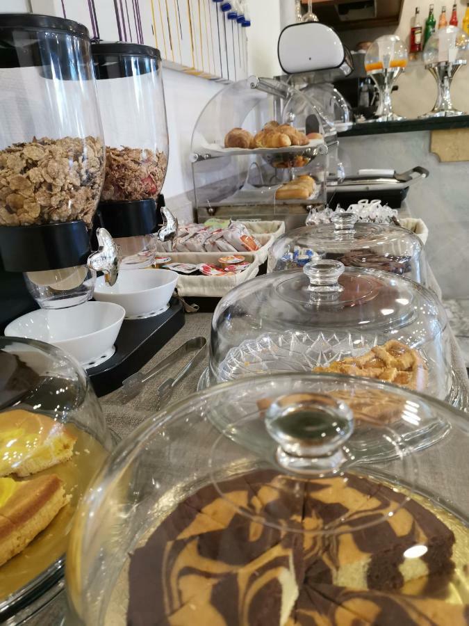 Hotel Clinton كازوريا المظهر الخارجي الصورة