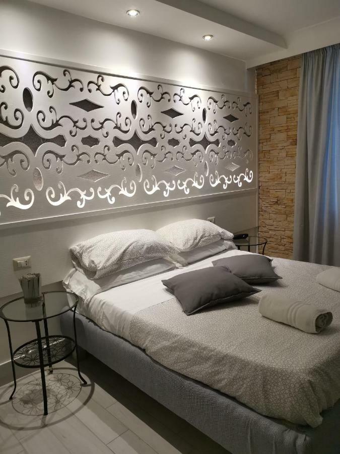 Hotel Clinton كازوريا المظهر الخارجي الصورة
