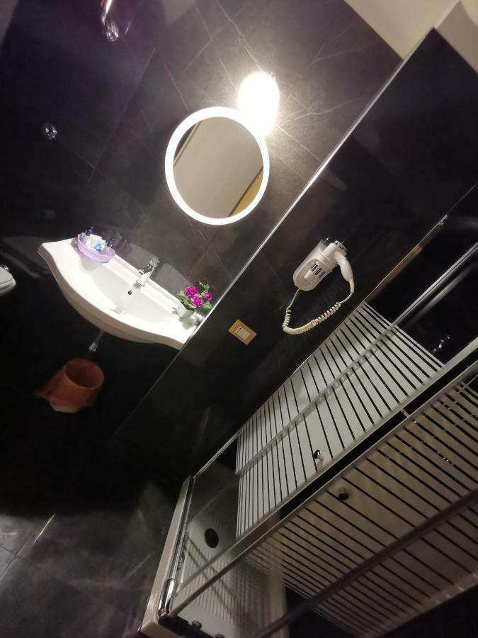Hotel Clinton كازوريا المظهر الخارجي الصورة